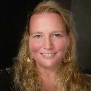 Meet your Posher, Erika l.